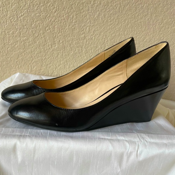 Nine West Shoes - Nine West Wedge Pumps size 9